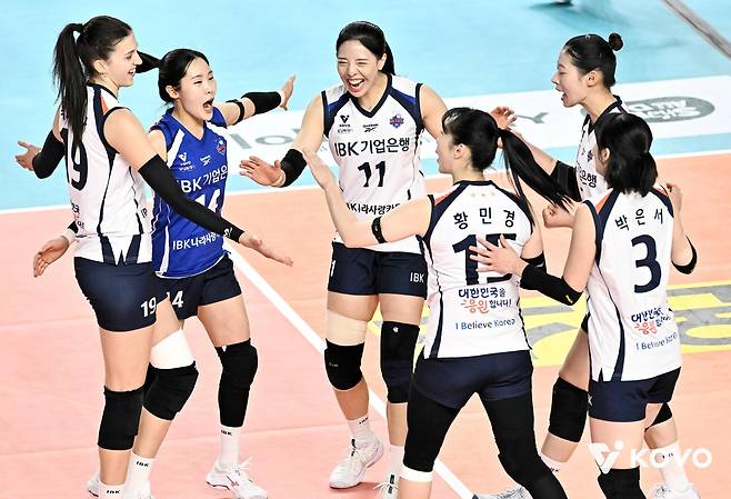 득점 후 기뻐하는 IBK기업은행 선수들 [한국배구연맹 제공. 재판매 및 DB 금지]