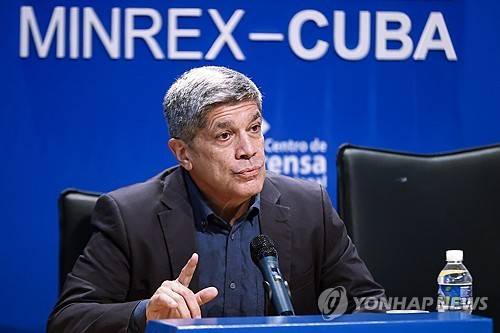 카를로스 페르난데스 데 코시아 쿠바 외무차관이 기자회견에서 발언하고 있다. [EPA=연합뉴스]