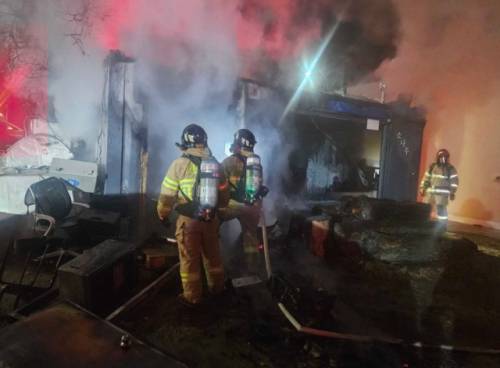 ◇22일 새벽 3시45분께 평창군 진부면의 한 주거용 컨테이너에서 불이 나 20여분 만에 꺼졌다. 사진=강원특별자치도소방본부 제공