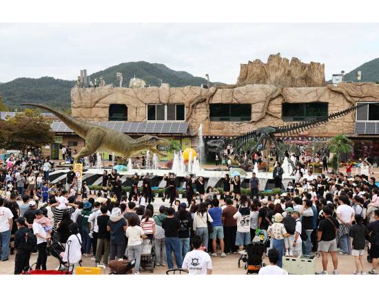 ◇ 당항포관광지: 계절을 바꾸며 돌아오는 축제 무대