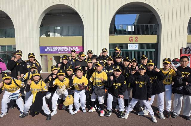 개막 경기를 응원하러 온 남구 리틀야구단. 오상민 기자
