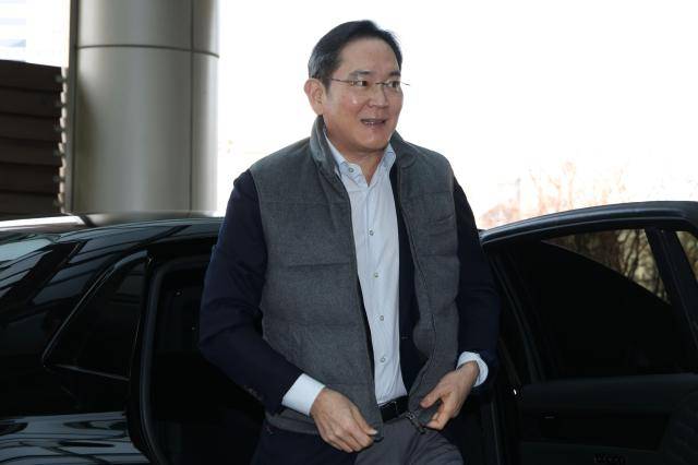 이재용 삼성전자 회장이 경제사절단에 동행하기 위해 지난 1월 강서구 서울김포비즈니스항공센터(SGBAC)를 통해 출국하고 있다.[사진=유대길 기자]