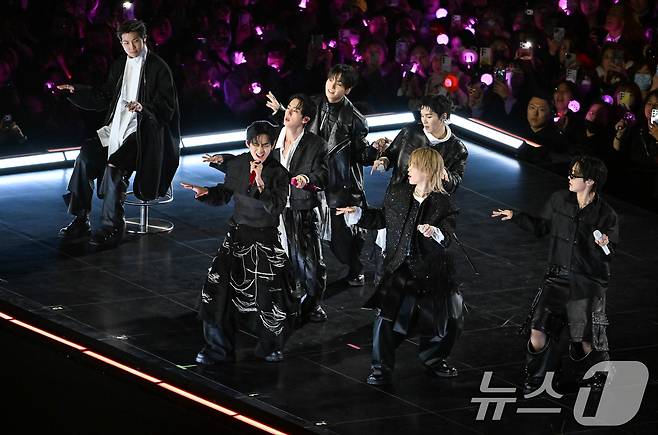 방탄소년단(BTS)이 21일 서울 광화문광장에서 'BTS 컴백 라이브: 아리랑' 발매 기념 컴백 공연을 하고 있다. 2026.3.21 ⓒ 뉴스1 사진공동취재단