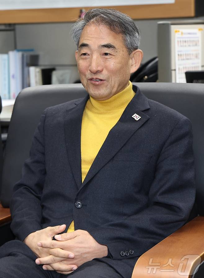 윤준병 더불어민주당 전북도당위원장이 20일 전북 전주시 전북특별자치도의회 기자실에서 공천 결과 및 향후 일정 관련 간담회를 하고 있다. ⓒ 뉴스1 유경석 기자