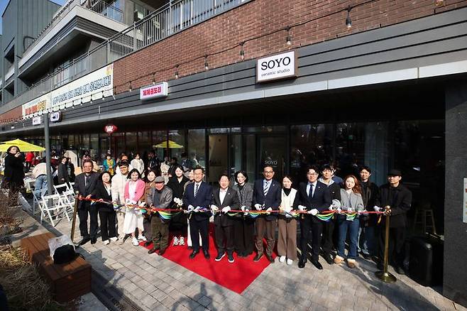 지난 20일 열린 ‘별내 청년 창업랩’ 개소식에서 내빈들이 테이프 커팅을 하고 있다.ⓒ
