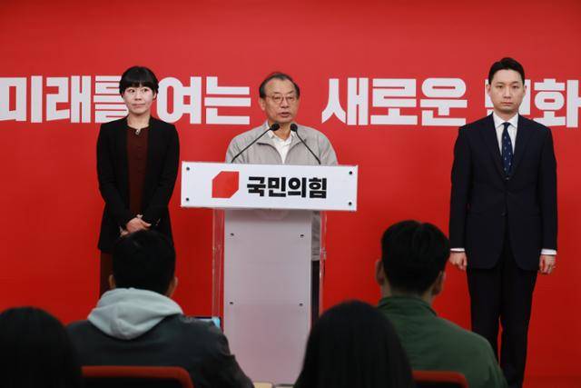 이정현 국민의힘 공천관리위원장이 22일 서울 여의도 당사에서 대구시장 경선후보 관련 브리핑을 하고 있다. 뉴시스