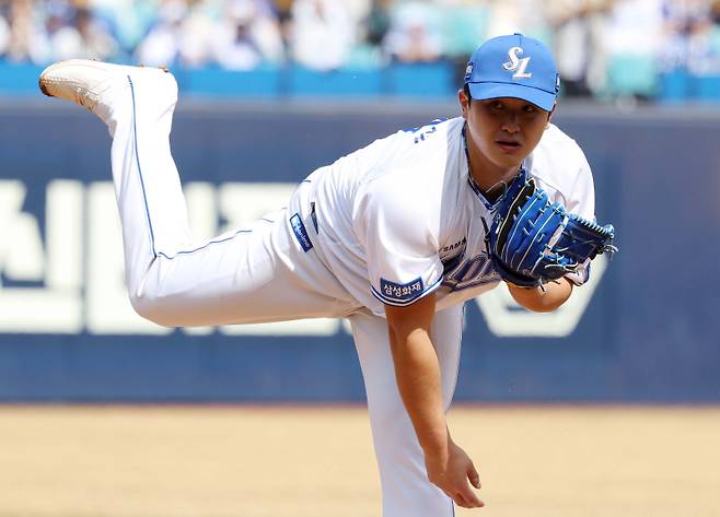 <yonhap photo-4103="">22일 대구 삼성라이온즈파크에서 열린 프로야구 삼성 라이온즈와 LG 트윈스의 시범경기. 삼성 선발투수 최원태가 역투하고 있다. <저작권자 ⓒ 1980~2026 ㈜연합뉴스. 무단 전재 재배포 금지, AI 학습 및 활용 금지></yonhap>