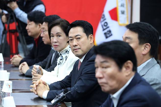 장동혁 국민의힘 대표가 22일 오전 대구 수성구 국민의힘 대구시당에서 지역 의원들과 가진 비공개 연석회의에서 인사말을 하고 있다. 뉴스1