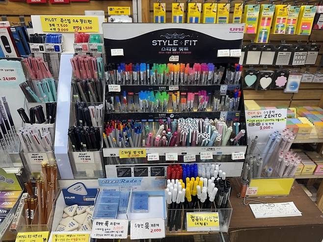 모닝글로리 대치점에서 스타일 핏트 제품들이 판매되고 있다. / 박정원 인턴기자