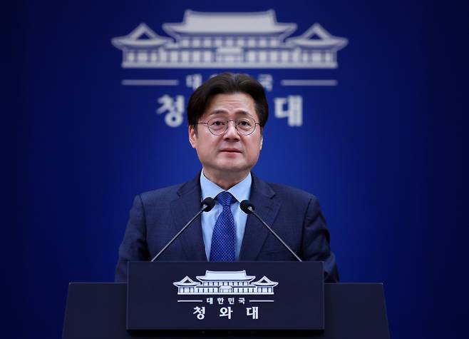 홍익표 정무수석이 지난 20일 청와대 춘추관에서 서울-양평 고속도로 사업 재개 관련 브리핑을 하고 있다. 연합뉴스