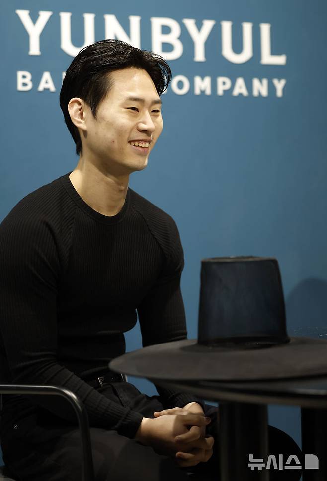 [서울=뉴시스] 김혜진 기자 = 윤별 예술감독이 17일 서울 서초구의 윤별발레컴퍼니 연습실에서 뉴시스와 인터뷰를 하고 있다. 2026.03.17. jini@newsis.com