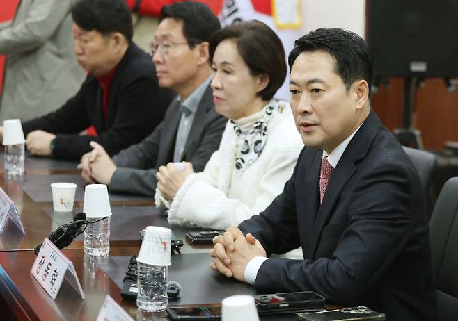 국민의힘 장동혁 대표가 22일 오전 대구시당에서 오는 지방선거 대구시장 공천과 관련해 대구지역 국회의원들과 만나는 자리에서 인사말을 하고 있다. 연합뉴스