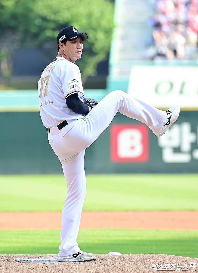 SSG 랜더스 김광현이 3월 말 일본 나고야 소재 병원에서 수술을 받는다. 김광현은 좌측 어깨 후방부위 골극 소견으로 약 2주간 재활 프로그램을 진행했고, 고민 끝에 수술을 결정했다. 엑스포츠뉴스 DB