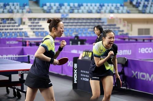 프로탁구리그 시리즈1 여자복식에 나선 화성도시공사의 양하은(왼쪽)과 지은채 [한국프로탁구연맹 제공. 재판매 및 DB 금지]