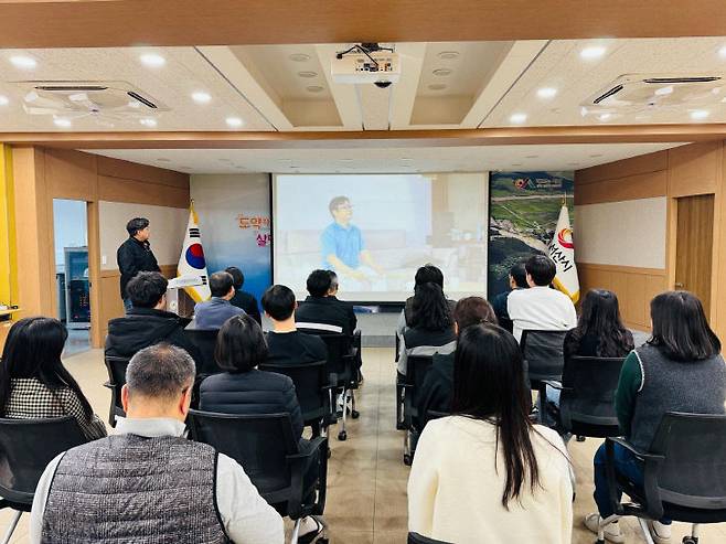 서산시 대산읍이 전통문화 계승과 주민 화합, 공직사회 청렴도 제고를 위한 다양한 현장 행정을 펼치고 있다.(사진=서산시 제공)