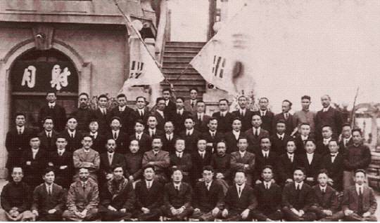 1919년 3·1운동의 거대한 독립 열망을 토대로 그해 4월 11일 출범한 상해 임시정부에서 전라도(광주·전남) 출신 인사들은 주도적으로 참여하고, 임시정부 운영에 큰 역할을 한다. 상해 대한민국임시정부 임시의정원 의원들./국가기록원