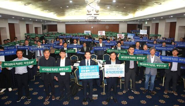 부안군민들은 지역의 가장 시급한 현안으로 ‘인구 소멸 대응과 정주 여건 개선’을 꼽고 있는 것으로 나타났다. 이어 ‘RE100 국가산업단지 유치’(21%), ‘소상공인 등 지역 경제 활성화’(19%) 순으로 조사됐다. /전북일보 자료사진