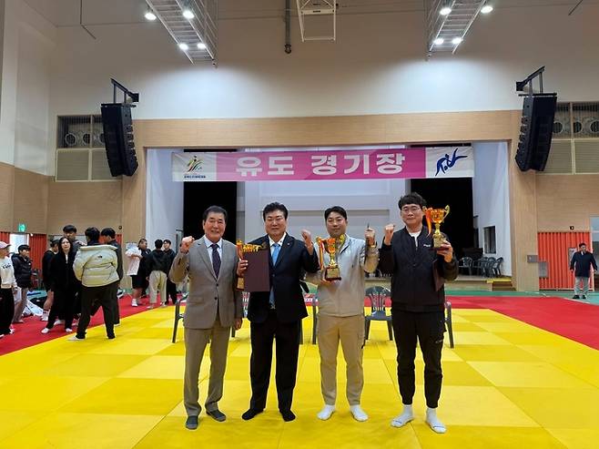 ▲ 포항시유도선수단이 제64회 경북도민체육대회 유도 사전경기에서 종목우승을 차지하며 대회 종합우승을 향한 첫 발을 내디뎠다.