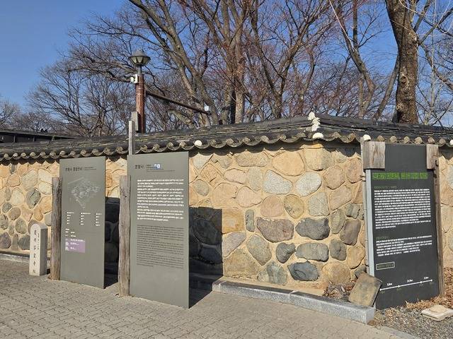 분황사 입구에 원효대사의 흔적을 기록하고 있는 안내문.