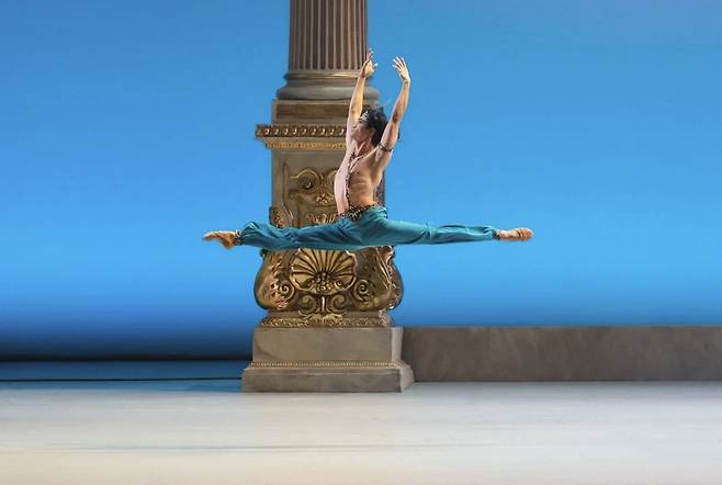 브누아 르 당스 갈라에서 발레리노 김기민(프레인글로벌 제공)