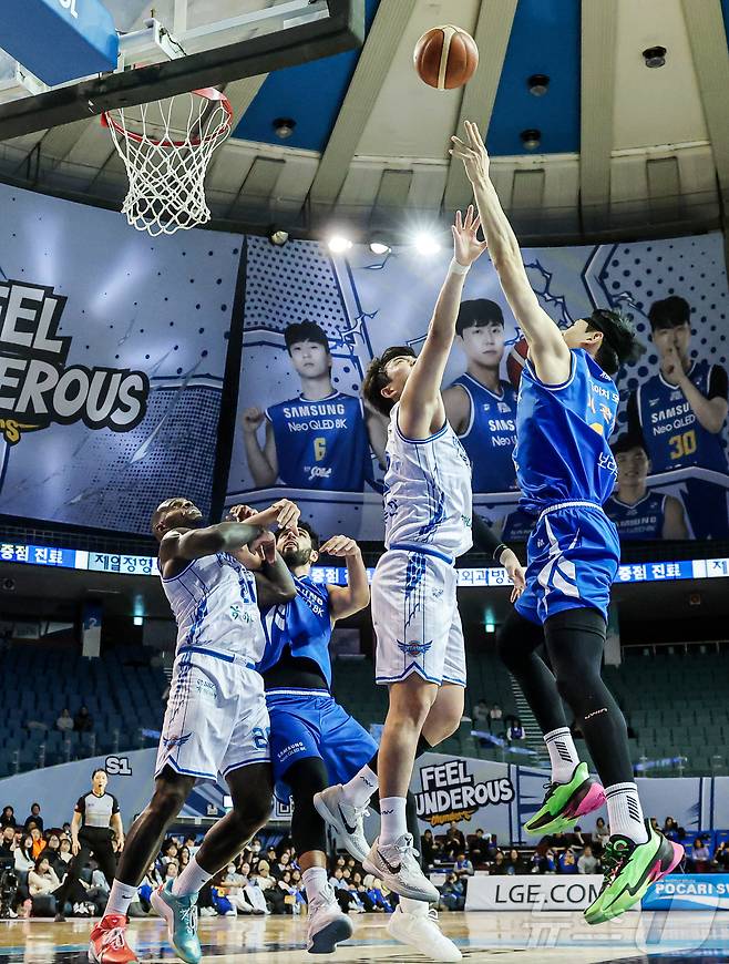 서울 삼성 이관희(오른쪽)2026.1.22 ⓒ 뉴스1 김진환 기자