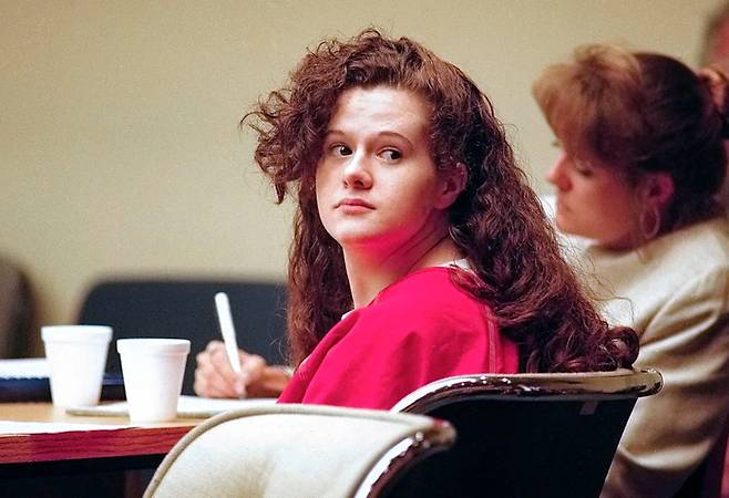 지난 2001년 재판을 받고 있는 살인사건 가해자 크리스타 게일 파이크. 사진=USA 투데이 캡처