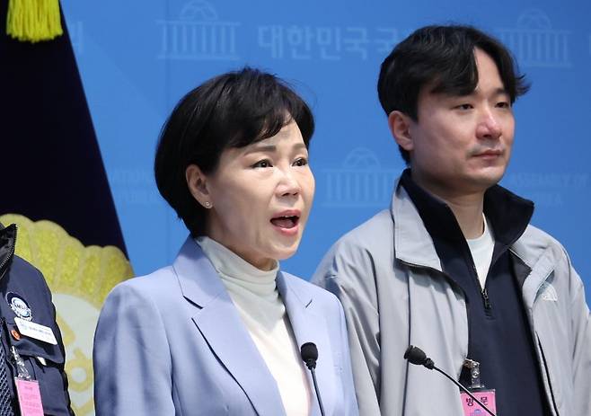 전현희 더불어민주당 서울시장 예비후보가 23일 오전 서울 여의도 국회 소통관에서 '서울교통공사 시민참여형 인사검증 시스템 도입 촉구 기자회견'을 하고 있다. 뉴시스