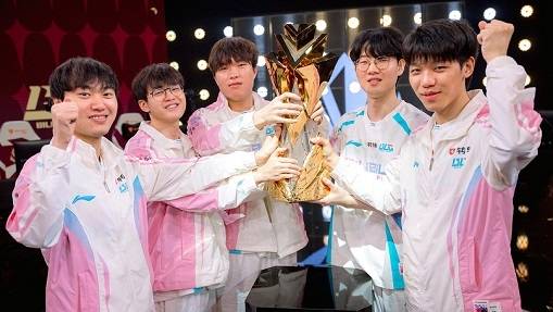 퍼스트 스탠드 우승을 차지한 빌리빌리 게이밍.