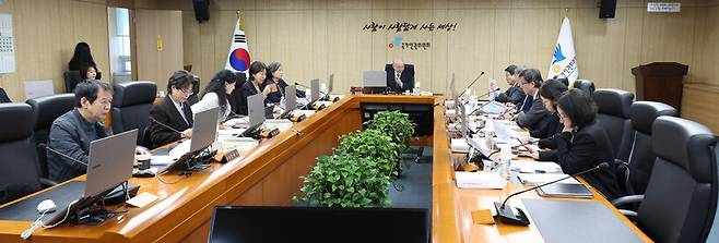 국가인권위원회 제6차 전원위원회 회의가 23일 오후 서울 중구 국가인권위에서 열리고 있다. 김정효 기자 hyopd@hani.co.kr