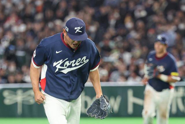 노경은이 9일 일본 도쿄돔에서 열린 호주와의 2026 월드베이스볼클래식(WBC) C조 조별리그 최종전에서 3회말 무실점 호투를 한 뒤 포효하고 있다. 도쿄=연합뉴스