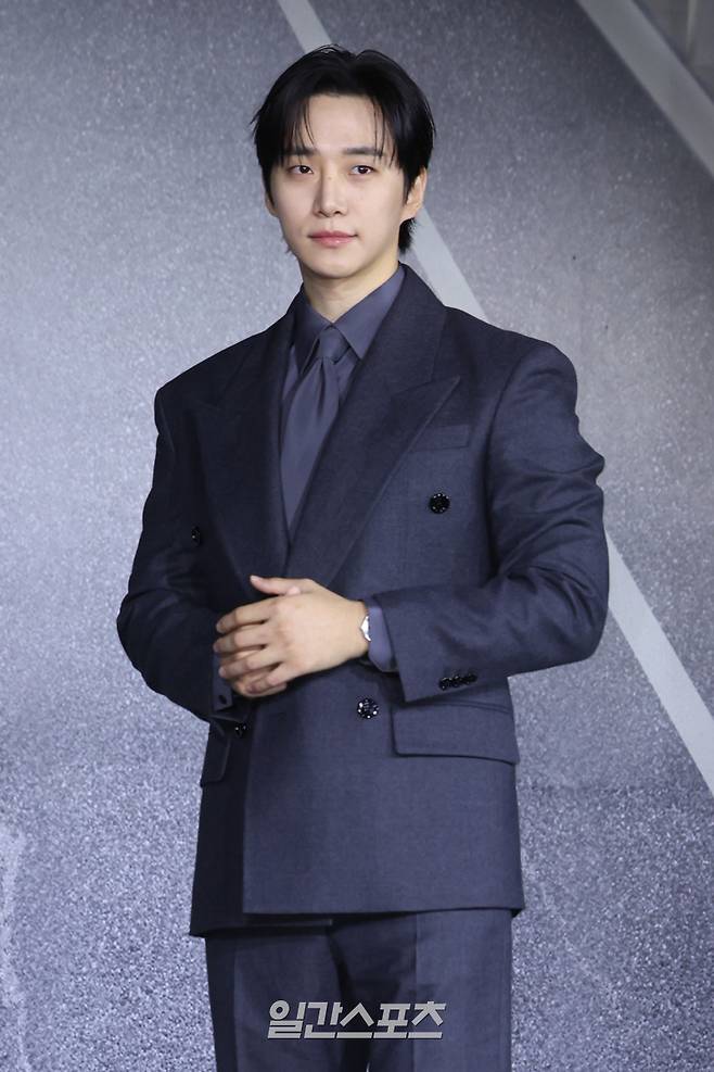 배우 이준호가 22일 오전 서울 강남구 웨스틴 서울 파르나스에서 열린 넷플릭스 오리지널 '캐셔로' 제작발표회에 참석해 포토타임을 갖고 있다.서병수 기자 qudtn@edaily.co.kr /2025.12.22/