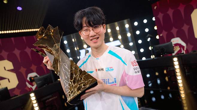 퍼스트 스탠드 2회 연속 우승을 차지한 빌리빌리 게이밍의 바텀 라이너 '바이퍼' 박도현. 라이엇 게임즈 제공