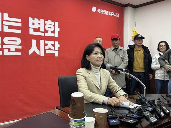 이진숙 전 방통위원장이 23일 국민의힘 대구시당에서 기자회견을 갖고 있다 [사진=대구경북인터넷기자협회]