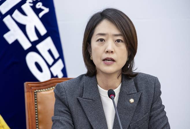 고민정 더불어민주당 의원이 지난 5일 국회에서 열린 정책조정회의에서 교육 정책 방향에 대해 말하고 있다. 연합뉴스