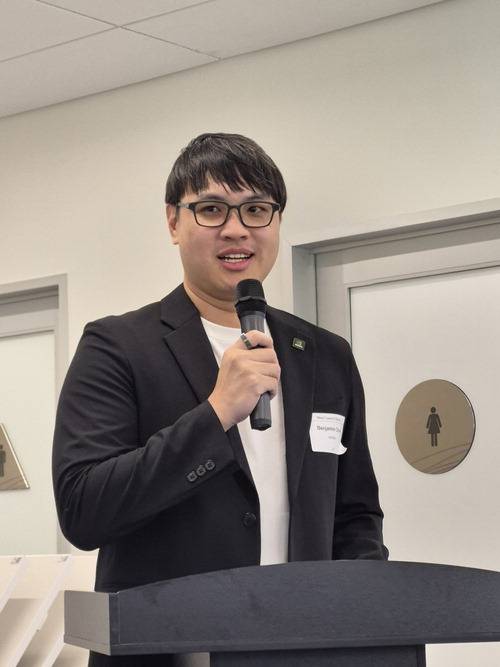 19일(현지시간) 미국 캘리포니아주 멘로파크 SVC에서 개최된 제1회 매경 실리콘밸리 AI 혁신 포럼에서 벤저민 챈 엔비디아 APAC 총괄이 발표하고 있다. [사진=매경AX]