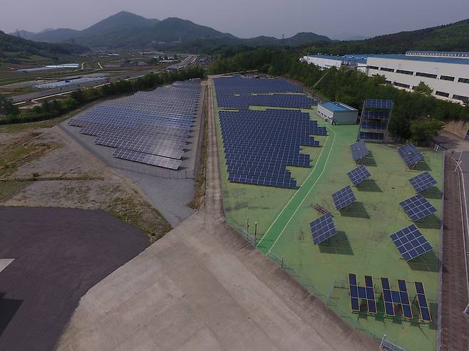 HD현대에너지솔루션 충북 음성 공장 태양광 실증 단지 전경. [HD현대에너지솔루션 제공]