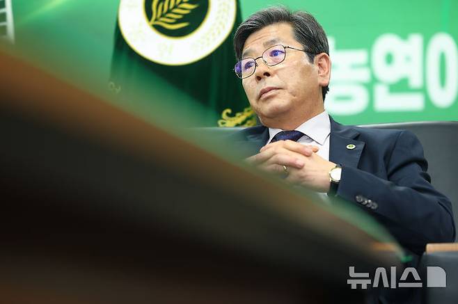 [서울=뉴시스] 황준선 기자 = 최홍식 한국후계농업경영인중앙연합회 회장이 지난 18일 서울 송파구 한농연회관에서 뉴시스와 인터뷰 하고 있다. 2026.03.18. hwang@newsis.com