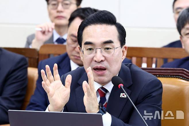 [서울=뉴시스] 고승민 기자 = 박홍근 기획예산처 장관 후보자가 23일 서울 여의도 국회에서 열린 재정경제기획위원회의 인사청문회에서 의원 질의에 답하고 있다. 2026.03.23. kkssmm99@newsis.com