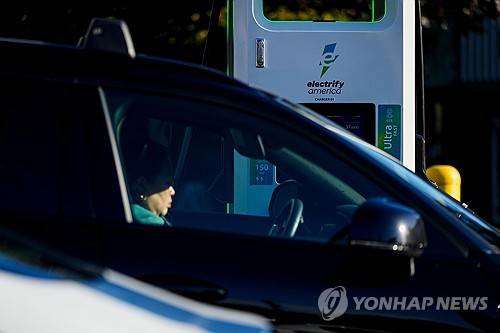 전기차 충전소 [AP 연합뉴스 자료사진]