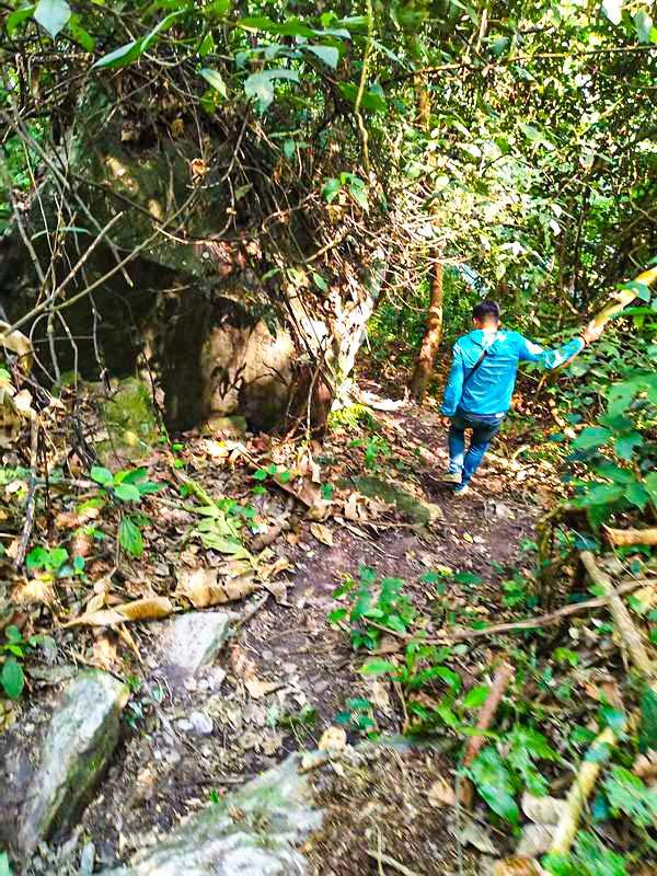 차왕수 산 들머리부터는 두 발로 걸어야만 한다.