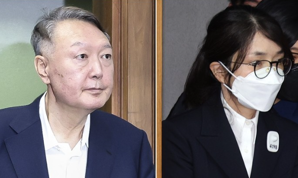 윤석열 전 대통령과 부인 김건희씨가 각각 입정하고 있는 모습. 연합뉴스