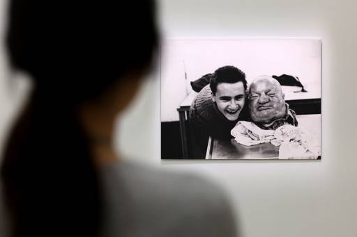 ‘죽은 자의 머리와 함께’, 1991, 사진 프린트. 뉴시스