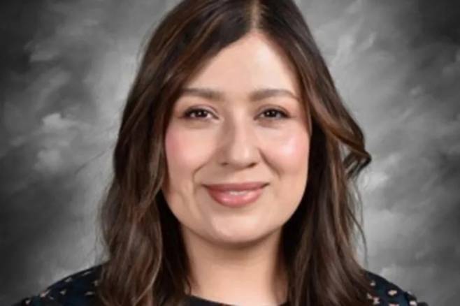 학생 관련 사건으로 수사를 받던 중 잠적한 콜로라도주 그릴리의 프랭클린 중학교 행정 직원 브렌다 메자(34). 그릴리 경찰 제공