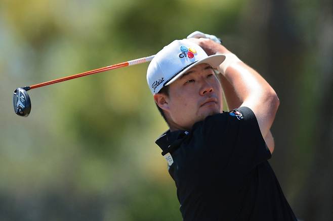 임성재가 22일(현지 시간) 미국 플로리다주 팜하버의 이니스브룩 리조트 앤드 골프클럽 코퍼헤드 코스에서 끝난 미국프로골프(PGA) 투어 발스파 챔피언십 최종 라운드 2번 홀에서 티샷을 날리고 있다. AFP연합뉴스