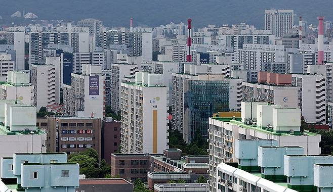 서울 강남이 세금과 자산 방어의 언어로 움직인다면 노도강(노원·도봉·강북구)은 대출, 실수요, 내 집 마련의 불안이 표심에 더 직접적으로 작용하는 지역으로 꼽힌다. 사진은 노원구 아파트 단지 일대. 뉴시스