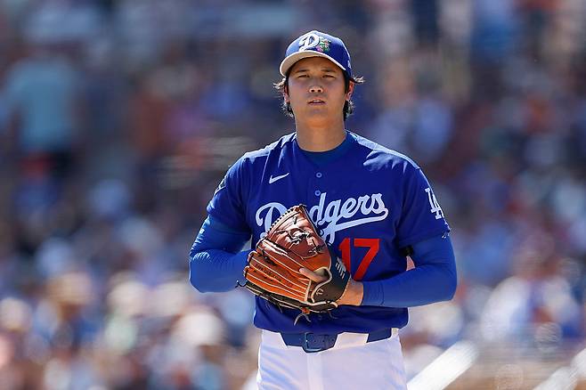 LA 다저스 오타니 쇼헤이가 지난 19일 시범경기 샌프란시스코전에서 투구 준비를 하고 있다. Getty Images코리아