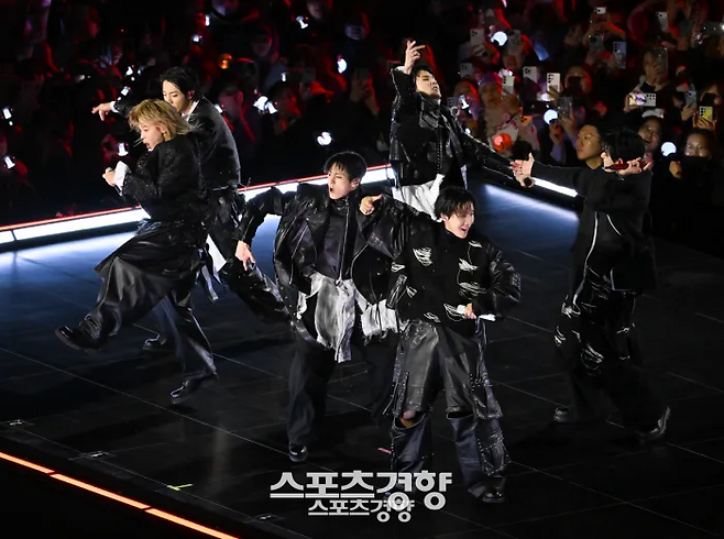그룹 방탄소년단(BTS)이 21일 서울 광화문 광장에서 무료 복귀 공연을 펼치고 있다. 2026.03.21. =사진공동취재단