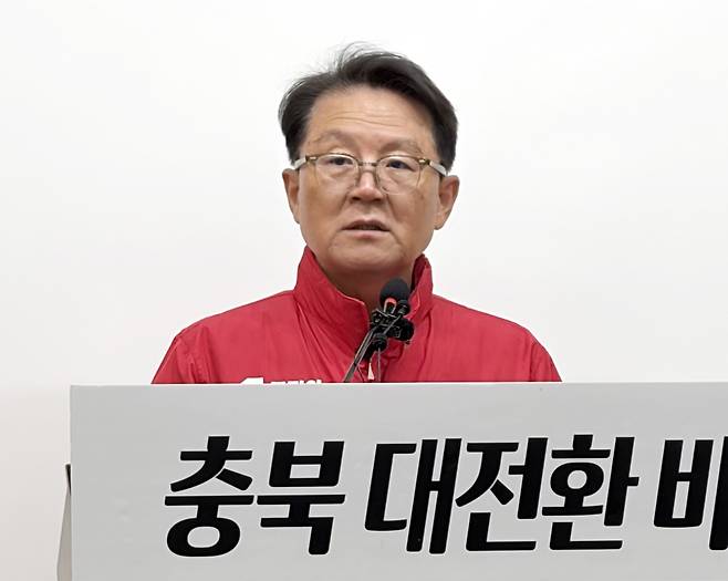 국민의힘 충북지사 경선 관련 입장 밝히는 윤갑근 예비후보 [촬영 전창해 기자]