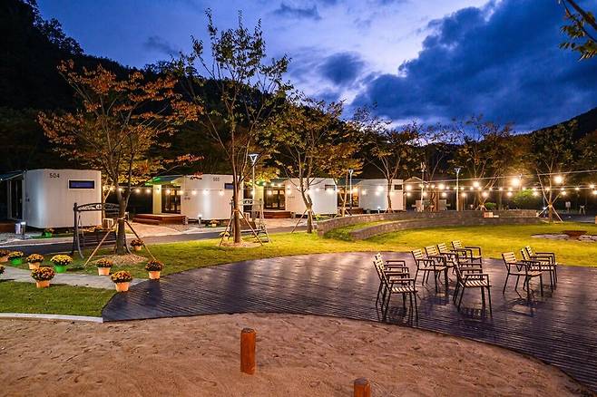 ▲ 청량산 수원캠핑장의 야경(가을). /사진제공=수원특례시