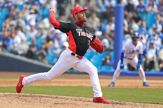 KIA 타이거즈 선발투수 애담 올러가 24일 대구삼성라이온즈파크에서 열린 삼성 라이온즈와의 원정 경기에서 역투하고 있다. /사진=KIA 타이거즈 제공